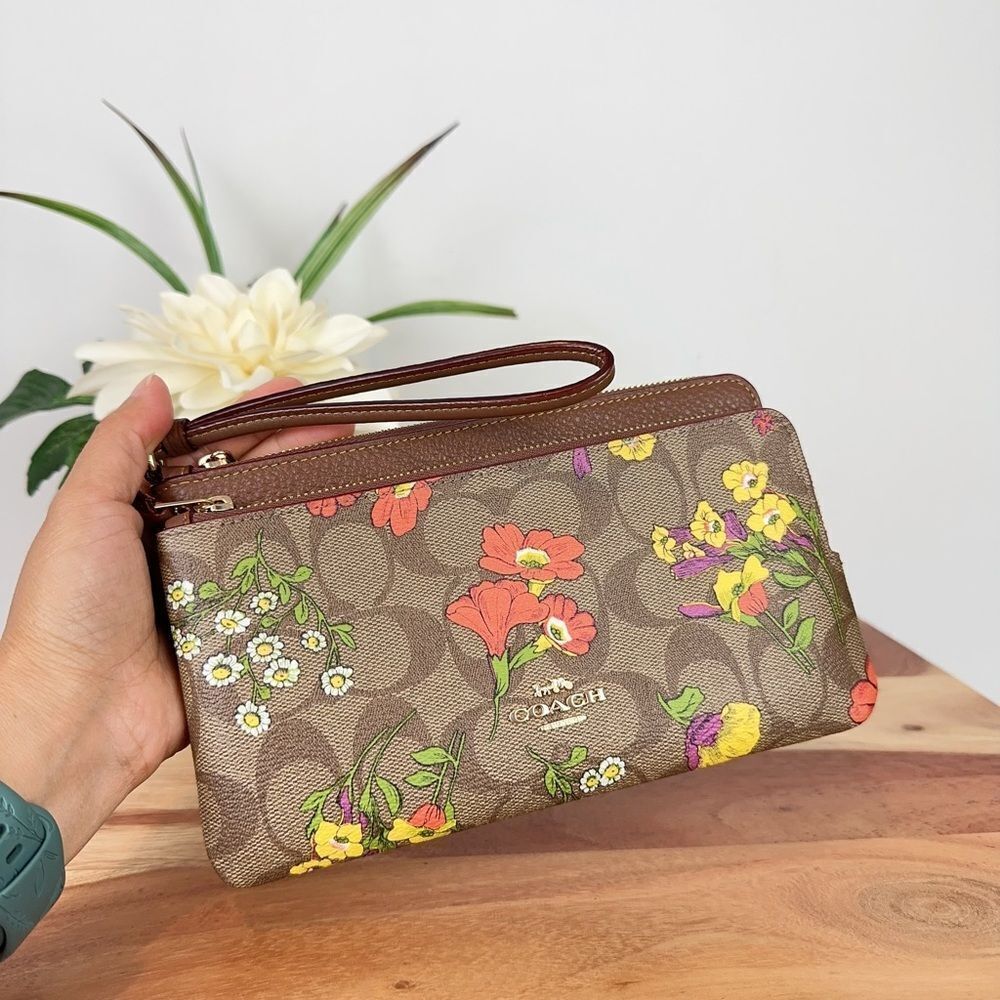 NWT Coach Double Zip Wallet In Signature Canvas With Floral Print‎ - Picture 2 of 8